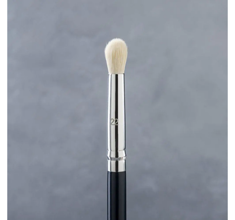 No22. SMALL NARROW BLENDING BRUSH